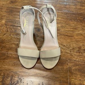 Nude block heel, size 5.5, very comfortable!